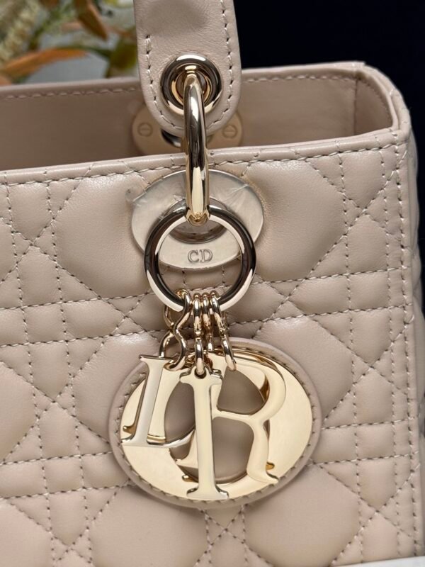 DIOR - Image 3