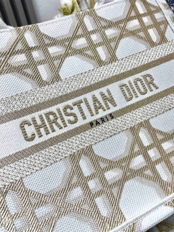 DIOR - Image 3