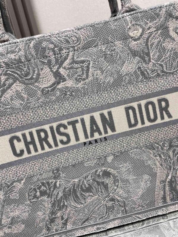 DIOR - Image 3