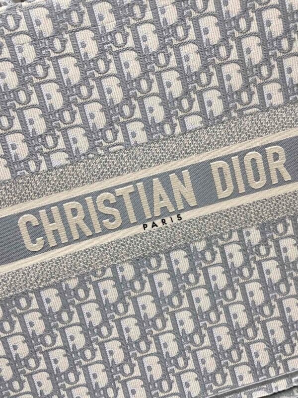 DIOR - Image 3