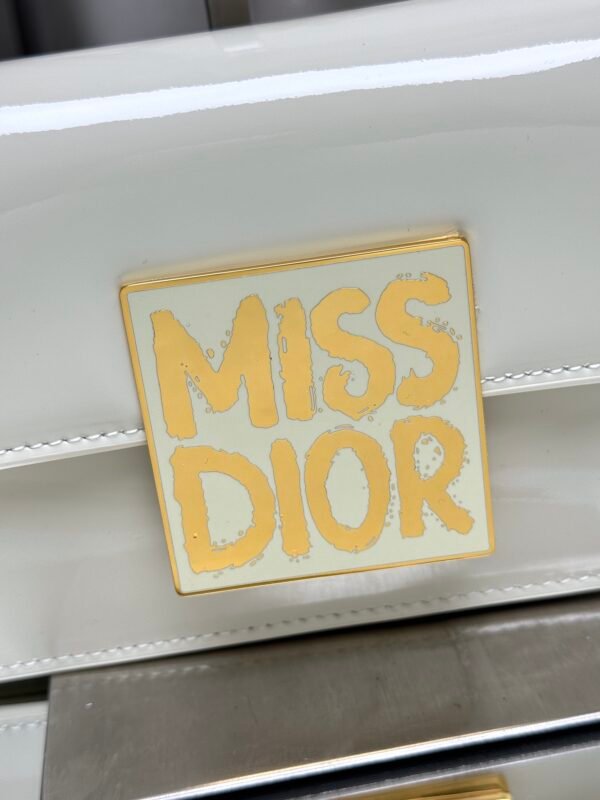 DIOR - Image 3