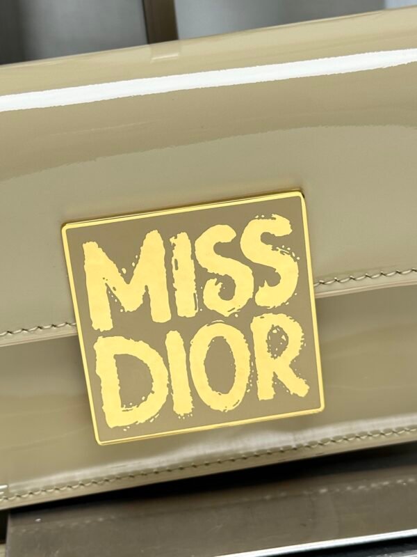 DIOR - Image 3
