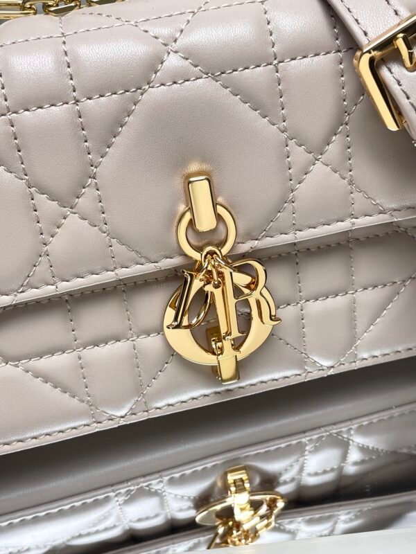 DIOR - Image 3