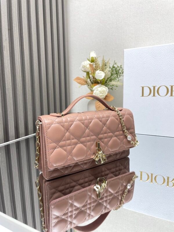 DIOR - Image 3