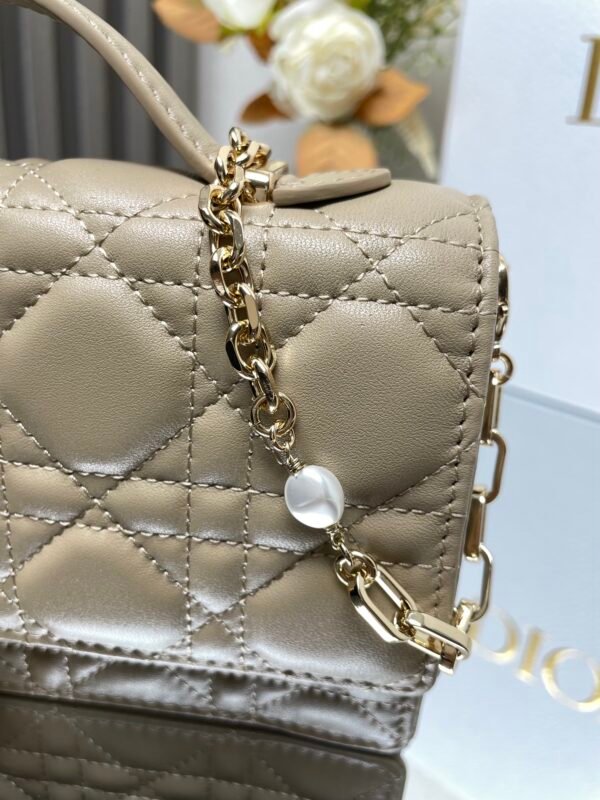 DIOR - Image 3
