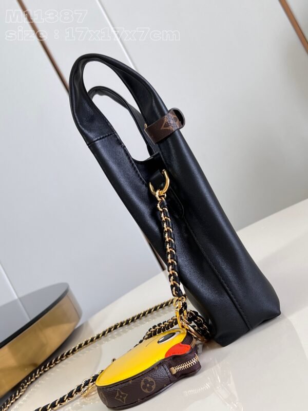 LV  M11387 - Image 4