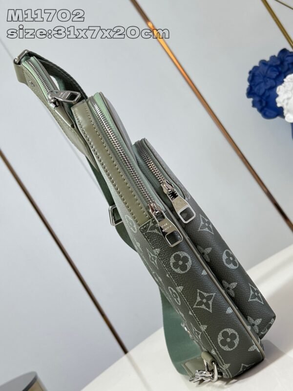 LV  M11702 - Image 2