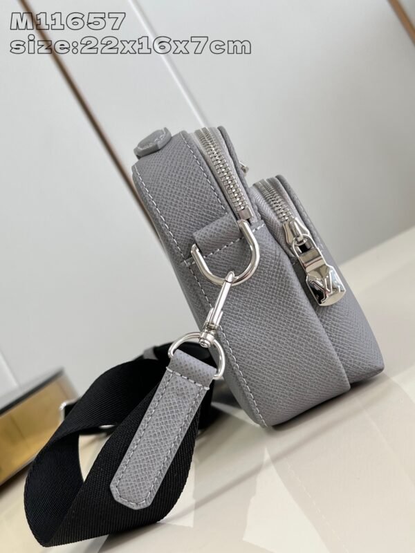 LV  M11657 - Image 4