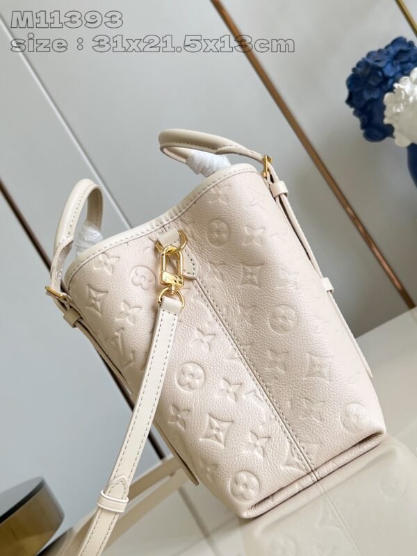 LV  M11393 - Image 4
