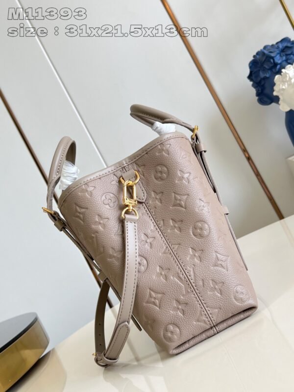 LV  M11393 - Image 4
