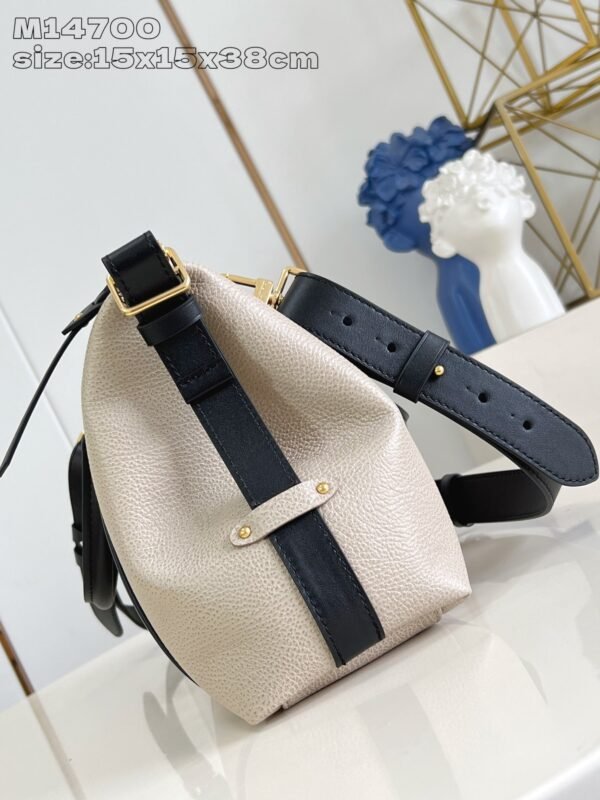 LV  M14700 - Image 4