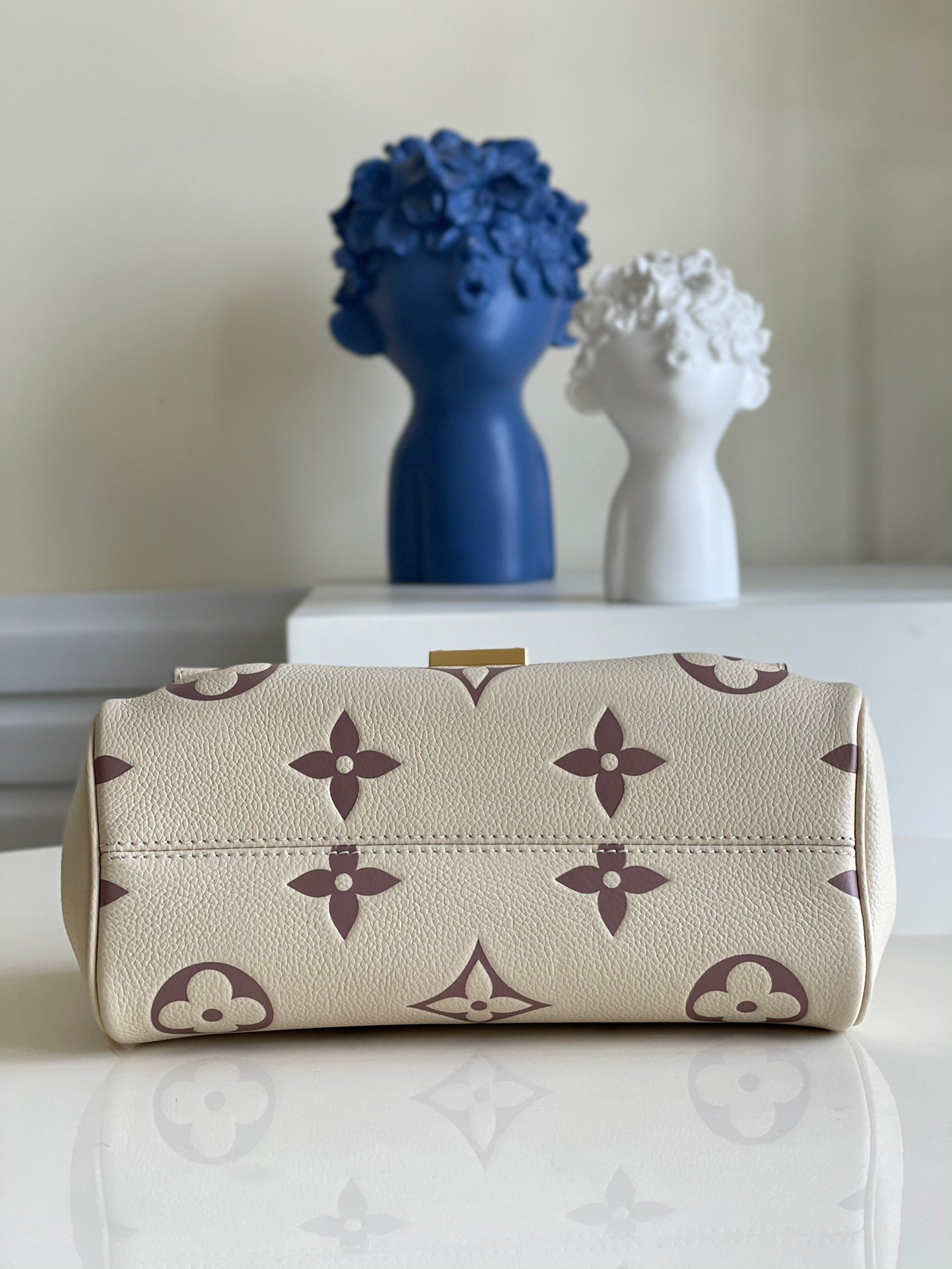 LV M45813 - Image 4