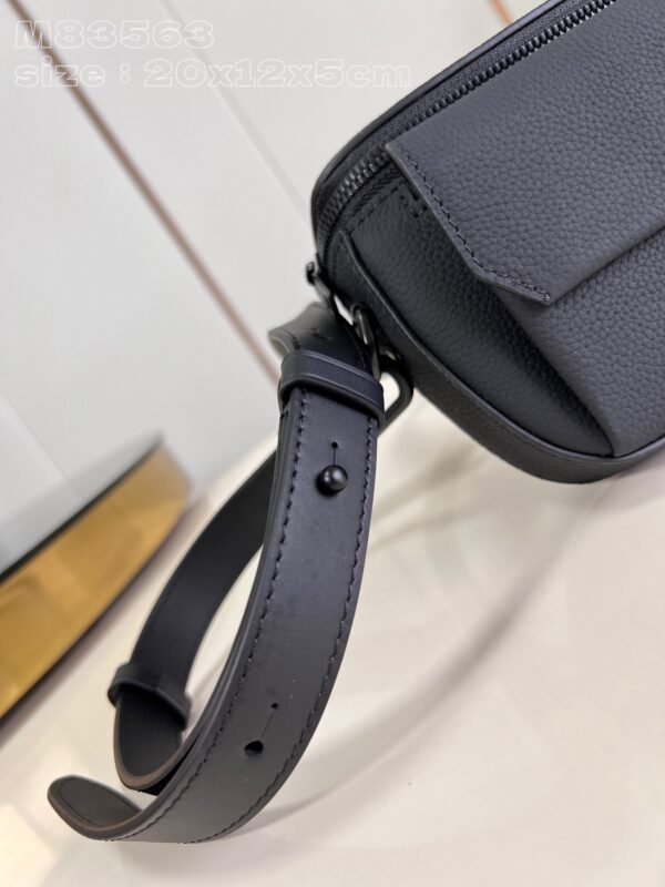 LV M83563 - Image 4