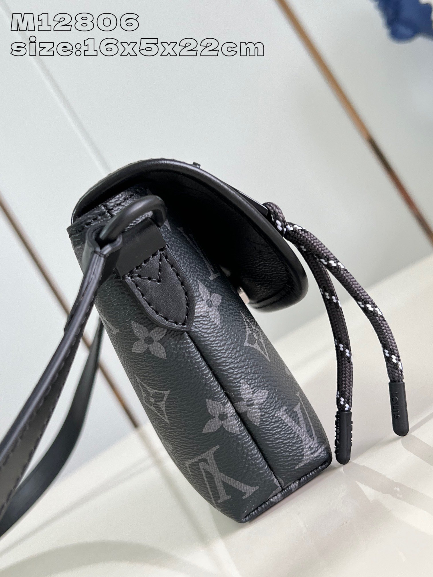 LV M12606 - Image 4