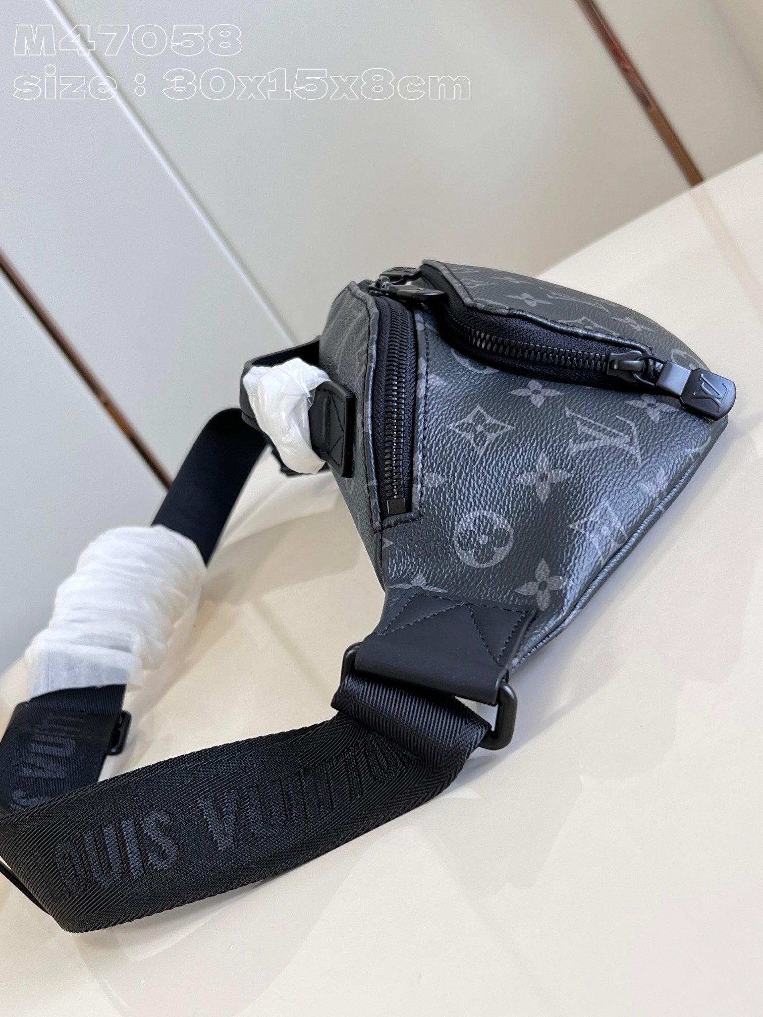 LV M47058 - Image 4