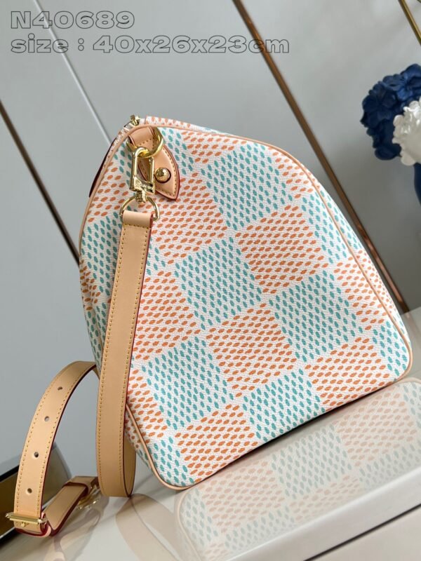 LV N40689 - Image 4