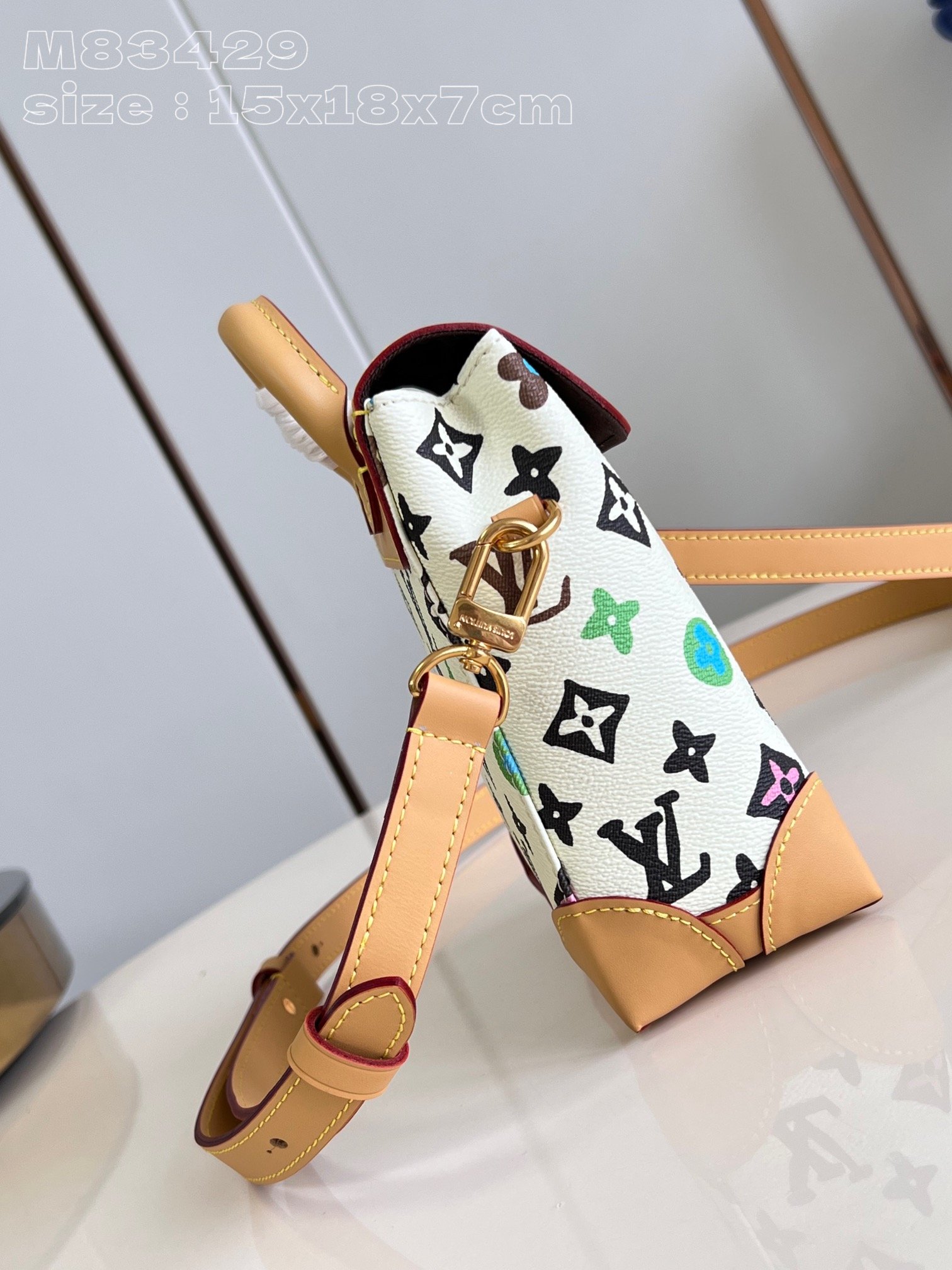 LV M83429 - Image 4