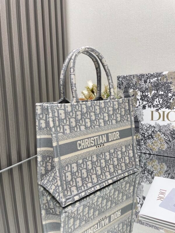 DIOR - Image 4