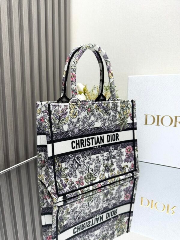 DIOR - Image 4
