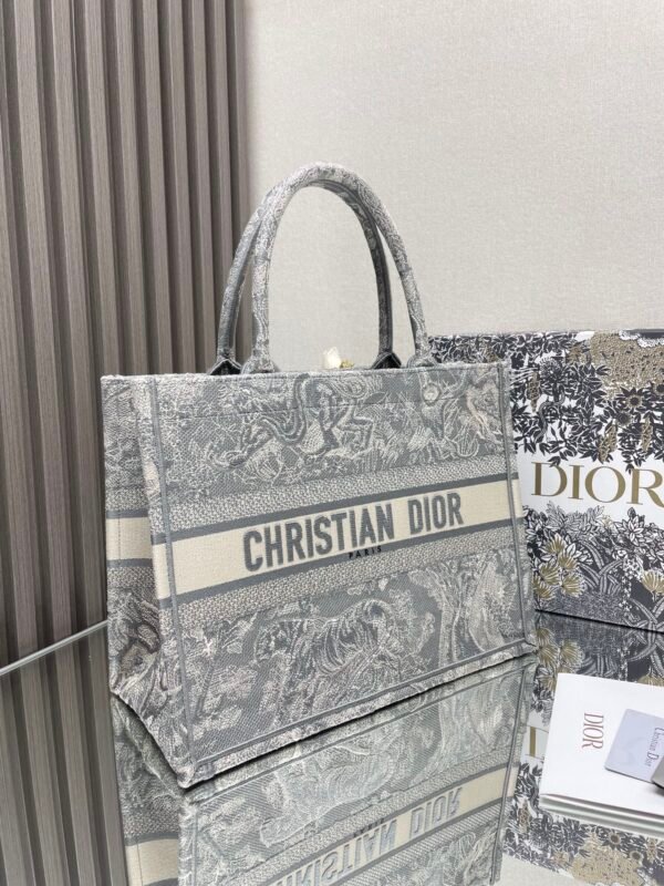 DIOR - Image 3