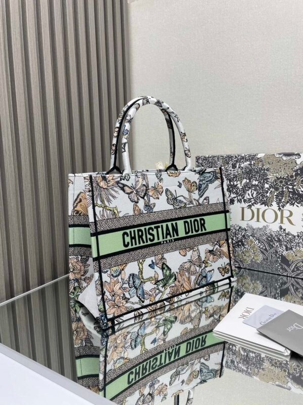 DIOR - Image 4