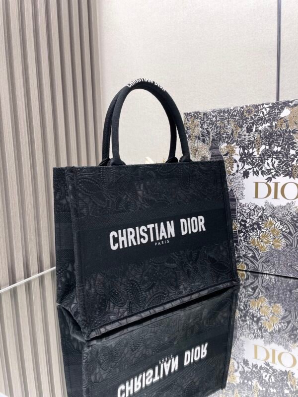 DIOR - Image 4