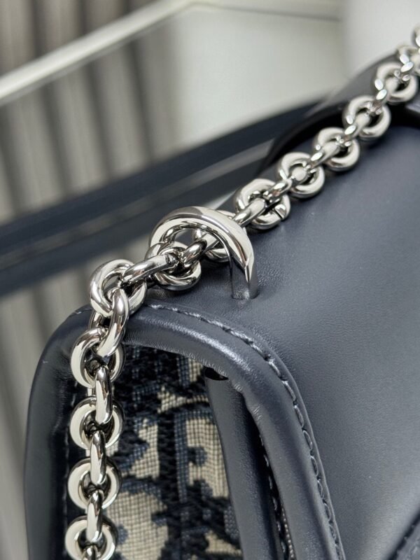 DIOR - Image 4