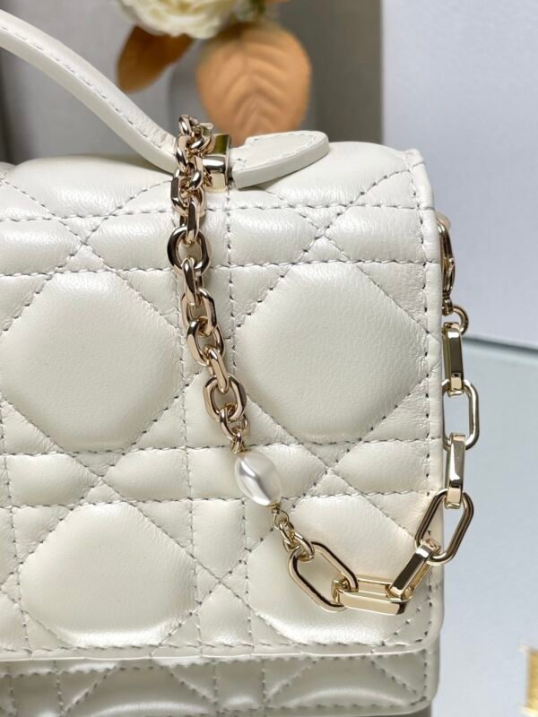 DIOR - Image 4