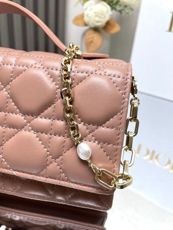 DIOR - Image 4