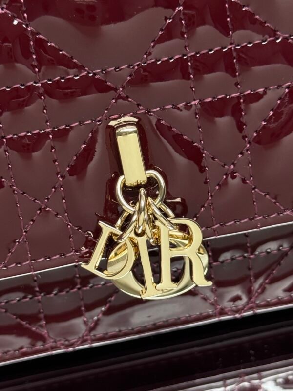 DIOR - Image 4