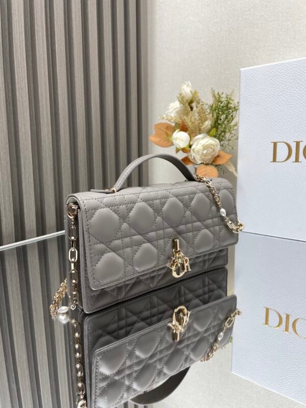 DIOR - Image 3