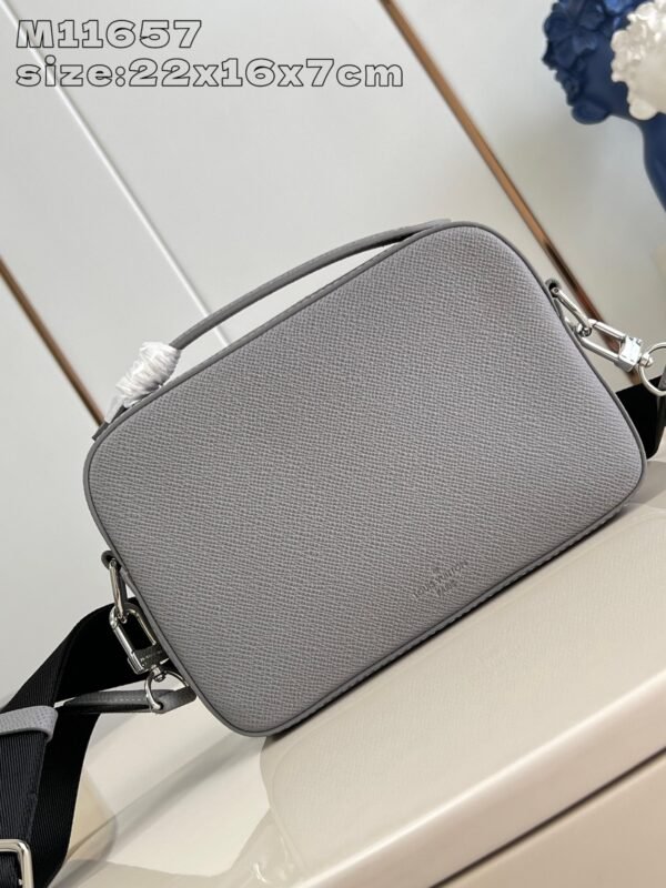 LV  M11657 - Image 5