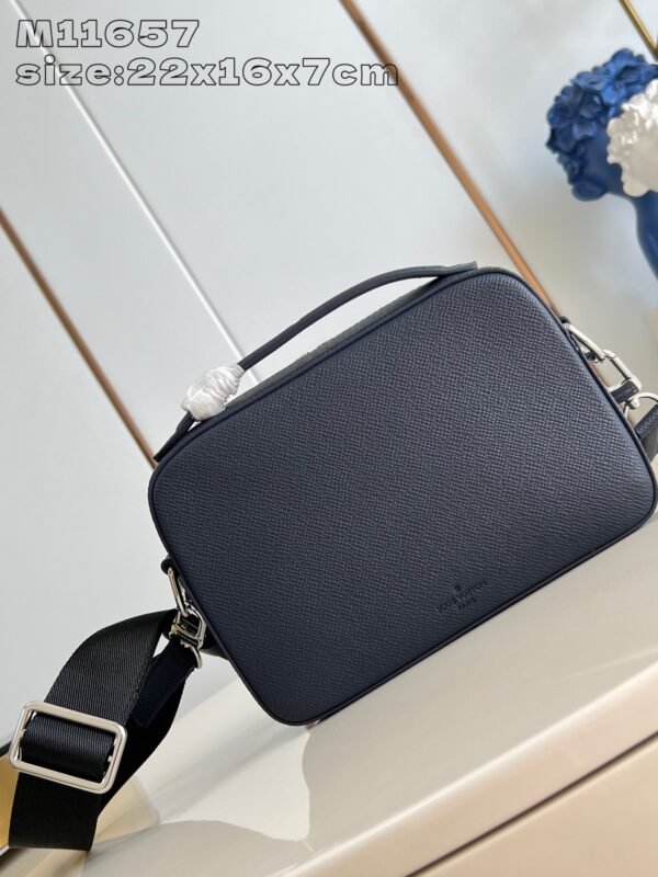 LV  M11657 - Image 5