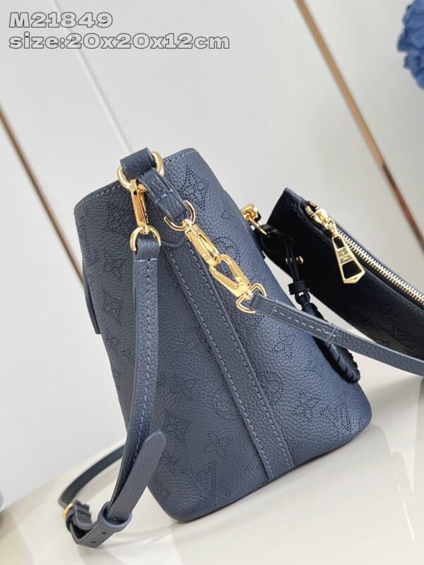 LV  M21849 - Image 5
