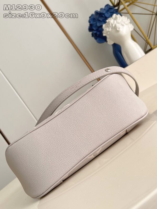 LV  M12930 - Image 5