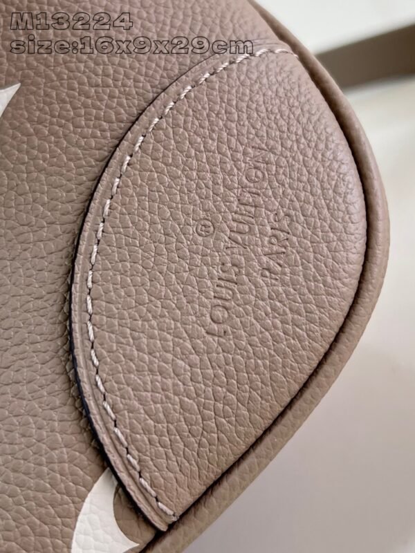 LV  M13224 - Image 5