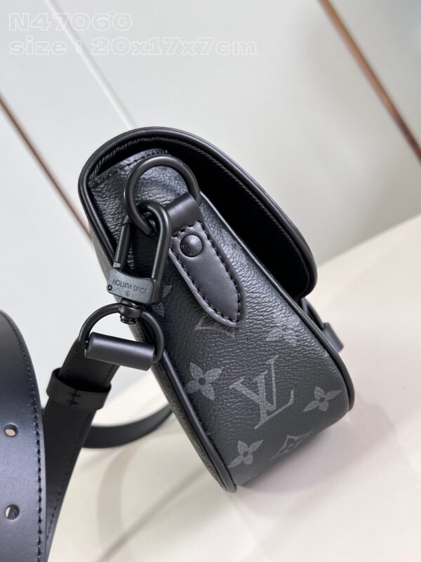 LV N40760 - Image 5