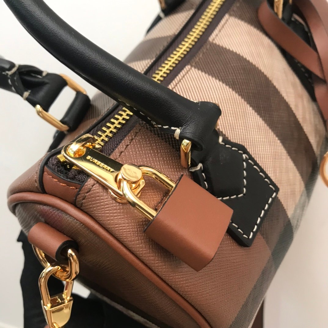 Burberry Bag - Image 5