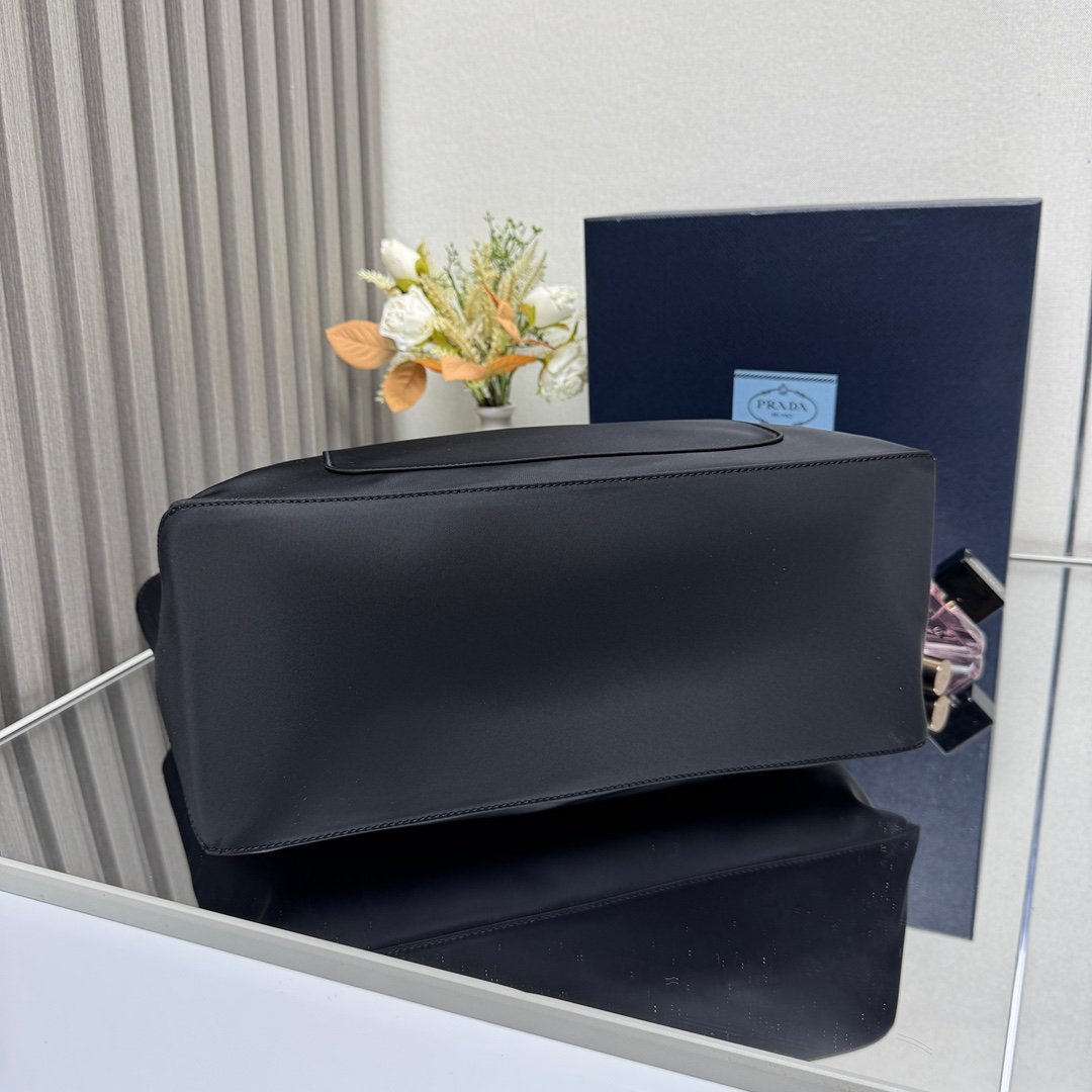 Prada Bag - Image 5