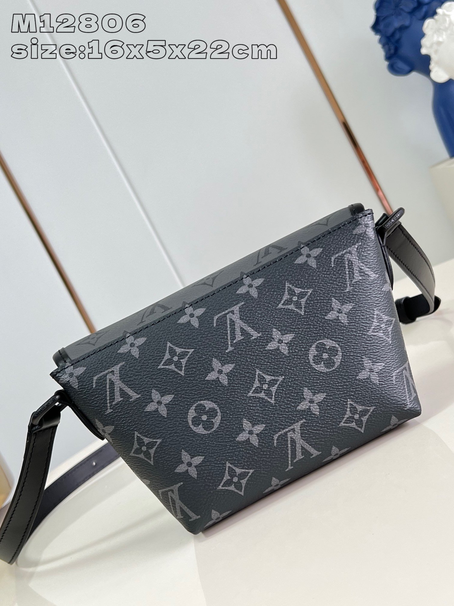 LV M12606 - Image 5
