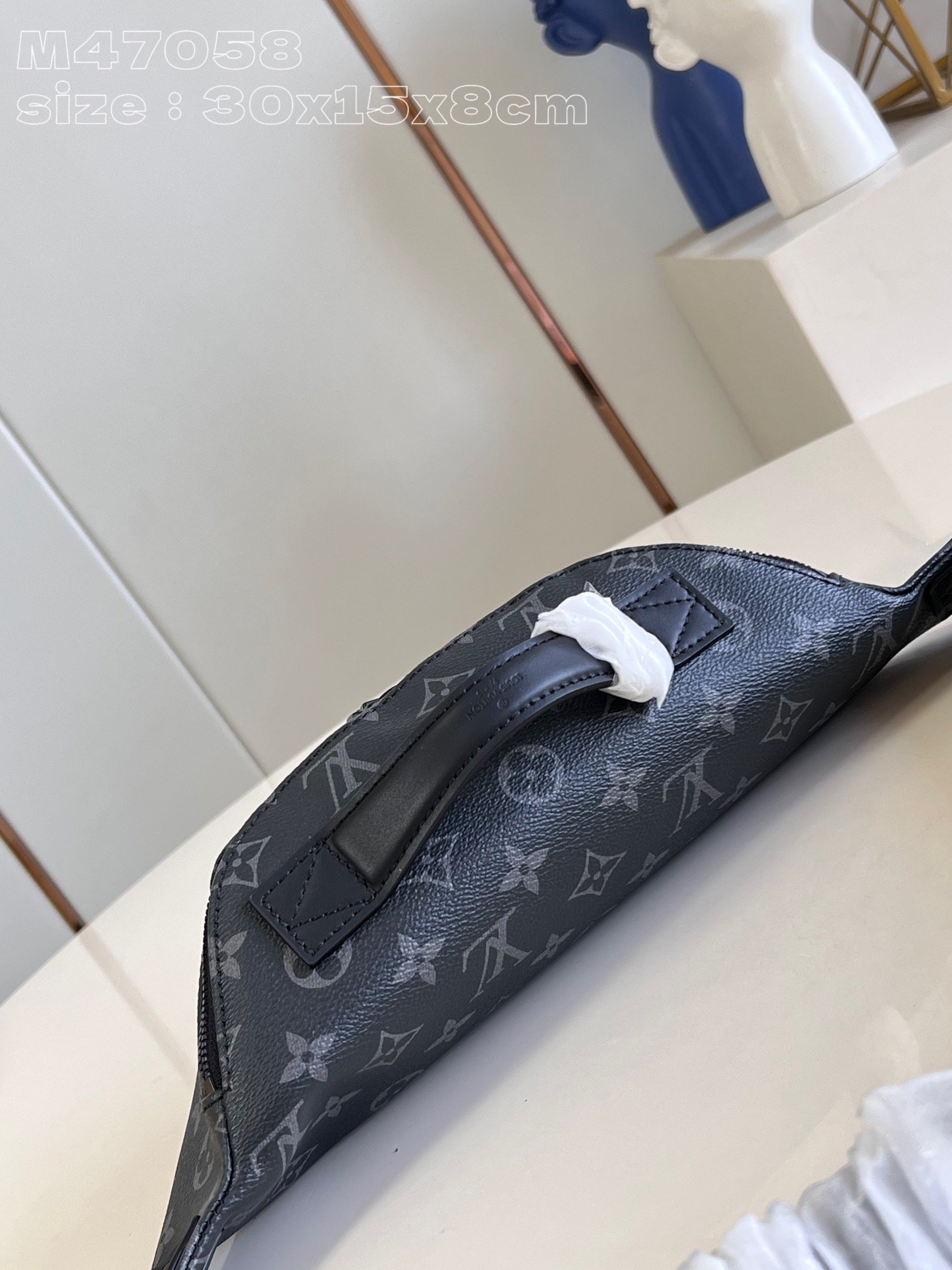 LV M47058 - Image 5