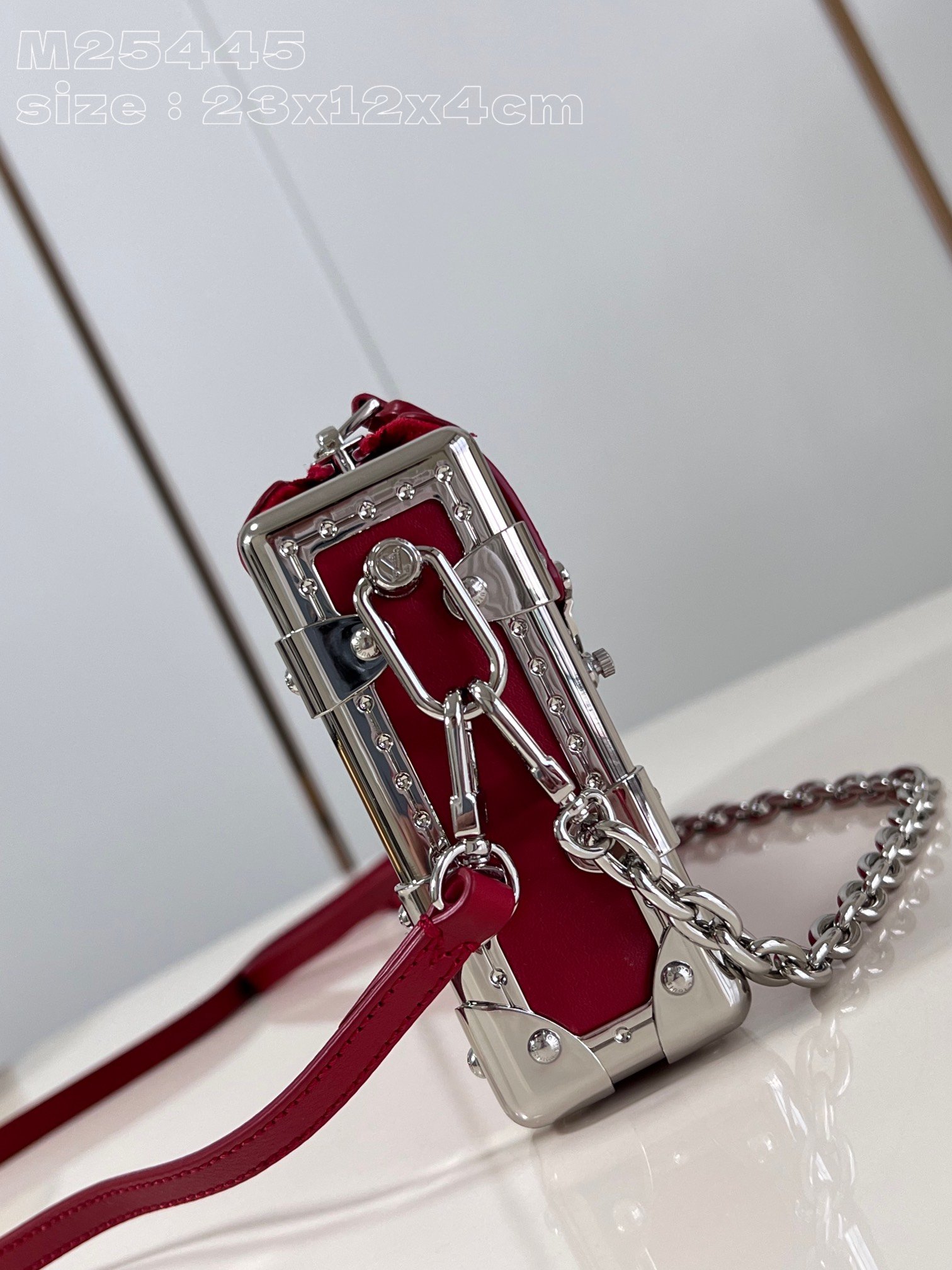 LV M25445 - Image 5