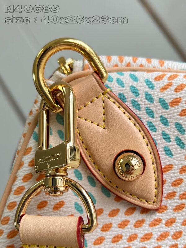LV N40689 - Image 5