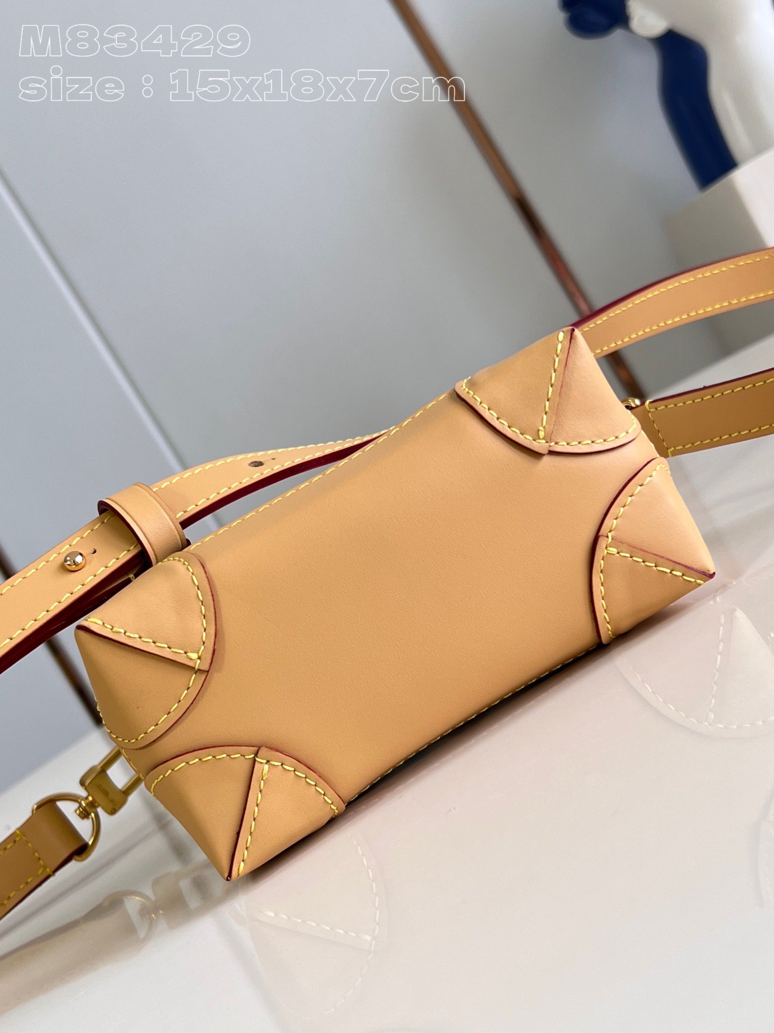 LV M83429 - Image 5