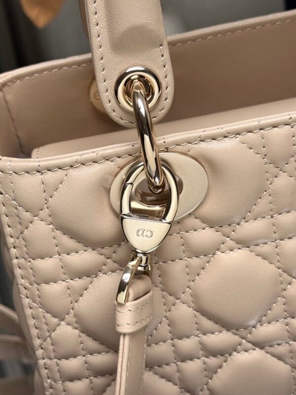 DIOR - Image 5