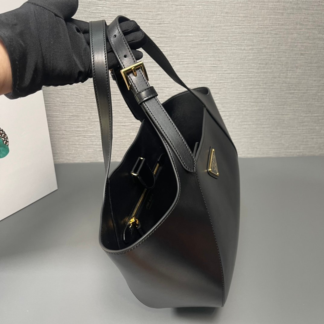 Prada Bag - Image 5