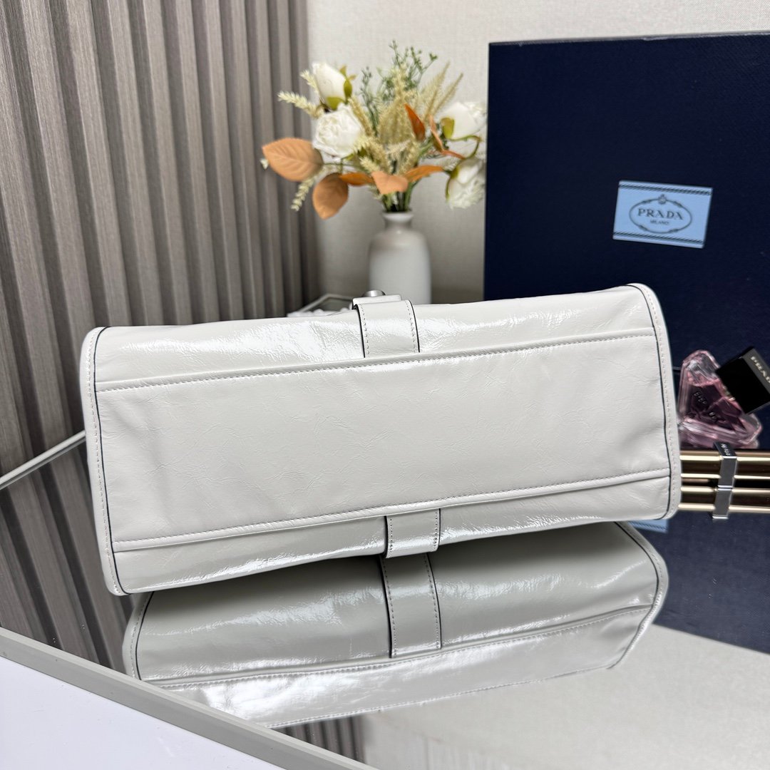 Prada Bag - Image 5