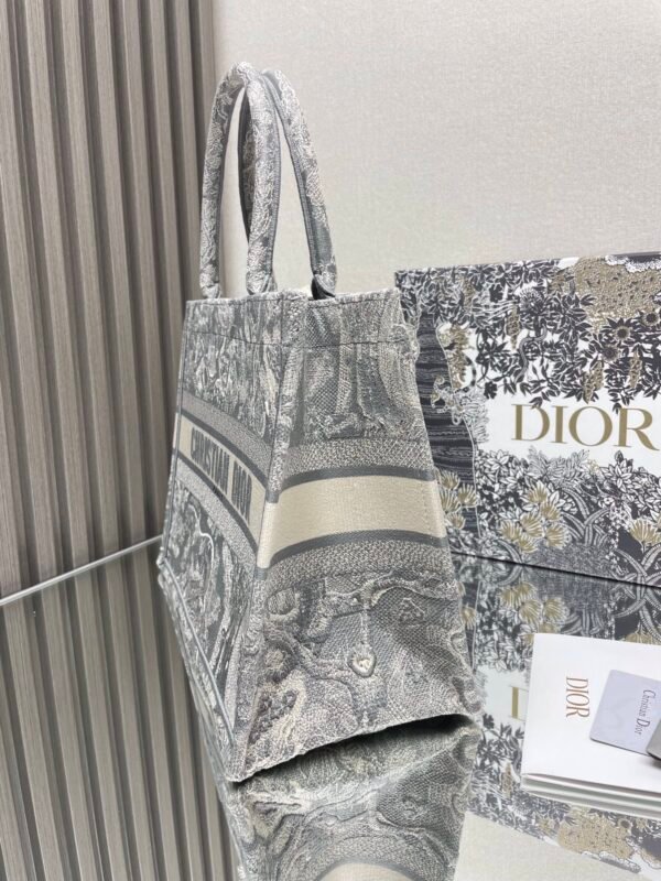 DIOR - Image 4