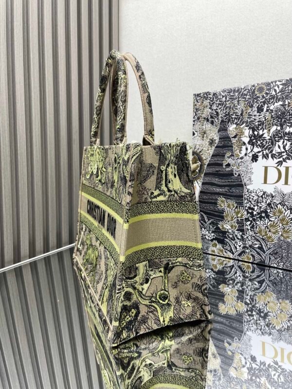 DIOR - Image 4