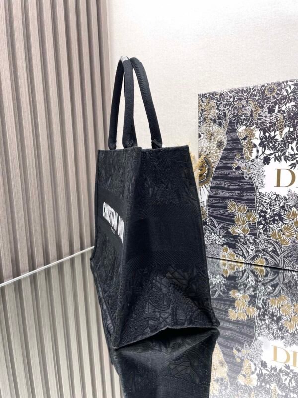 DIOR - Image 5